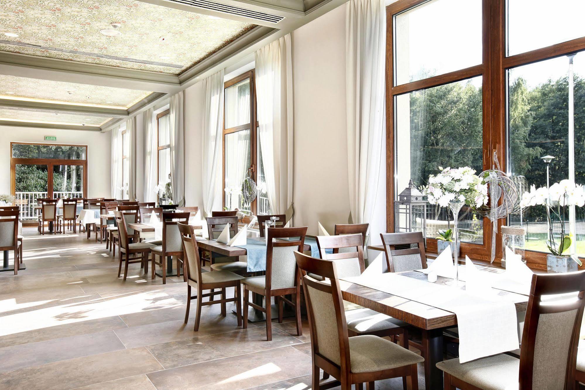 Hotel Aubrecht Country Spa Resort Przechlewo Dış mekan fotoğraf